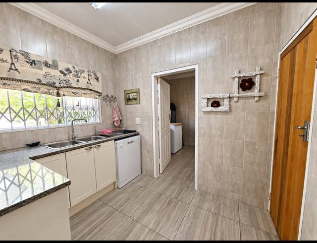4 BEDROOM HOUSE FOR SALE IN GOLF PARK